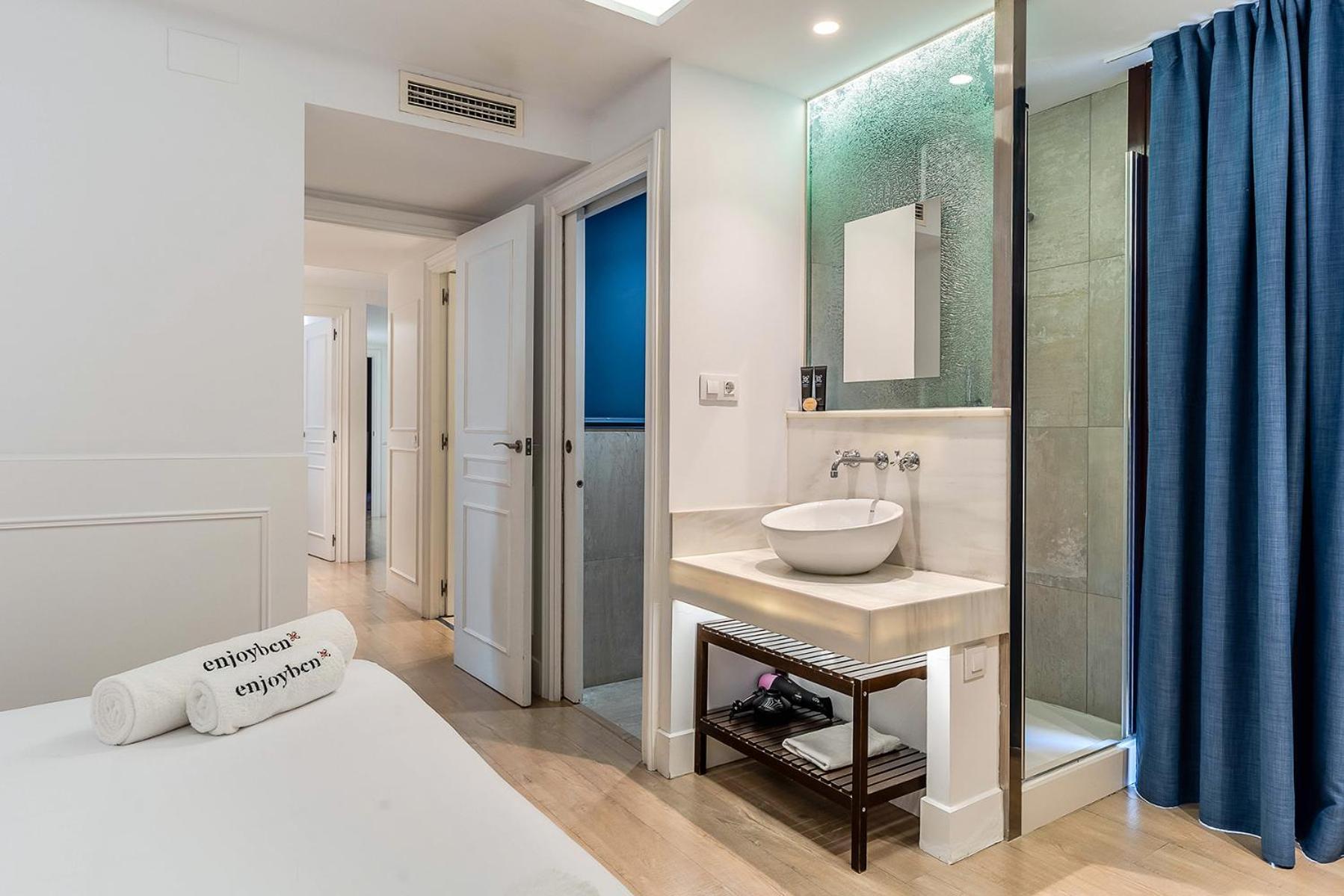 Enjoybcn Colon Apartments Барселона Екстер'єр фото