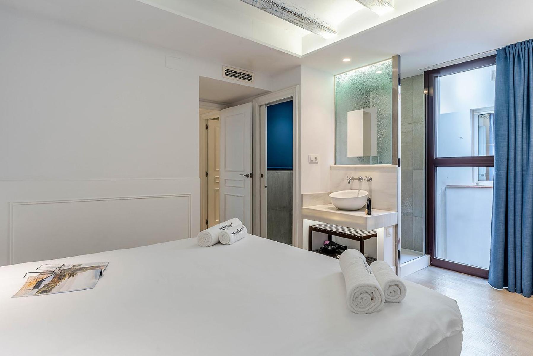 Enjoybcn Colon Apartments Барселона Екстер'єр фото