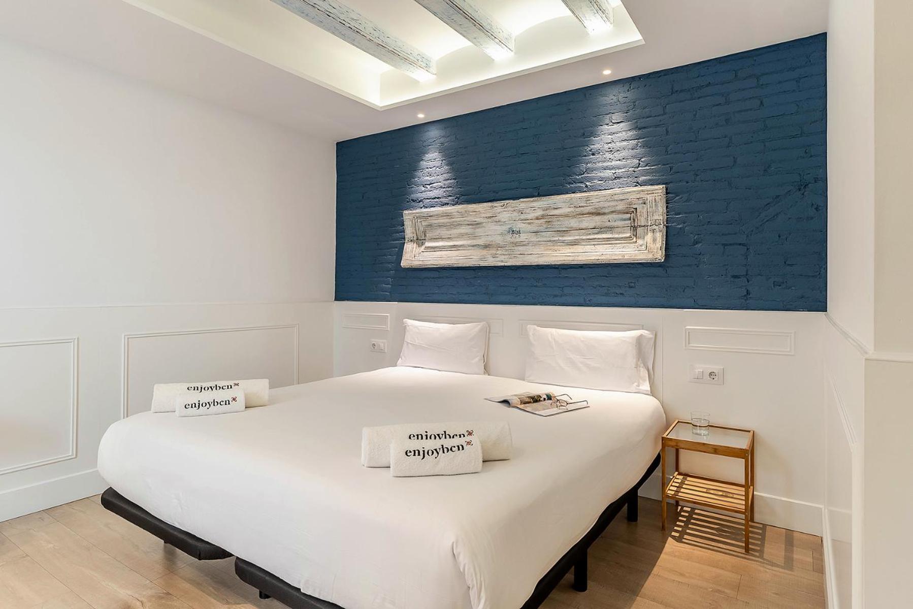 Enjoybcn Colon Apartments Барселона Екстер'єр фото